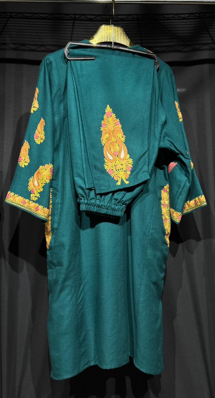 Zeenat – Kashmiri Tilla & Aari Woollen Kurta Set in green