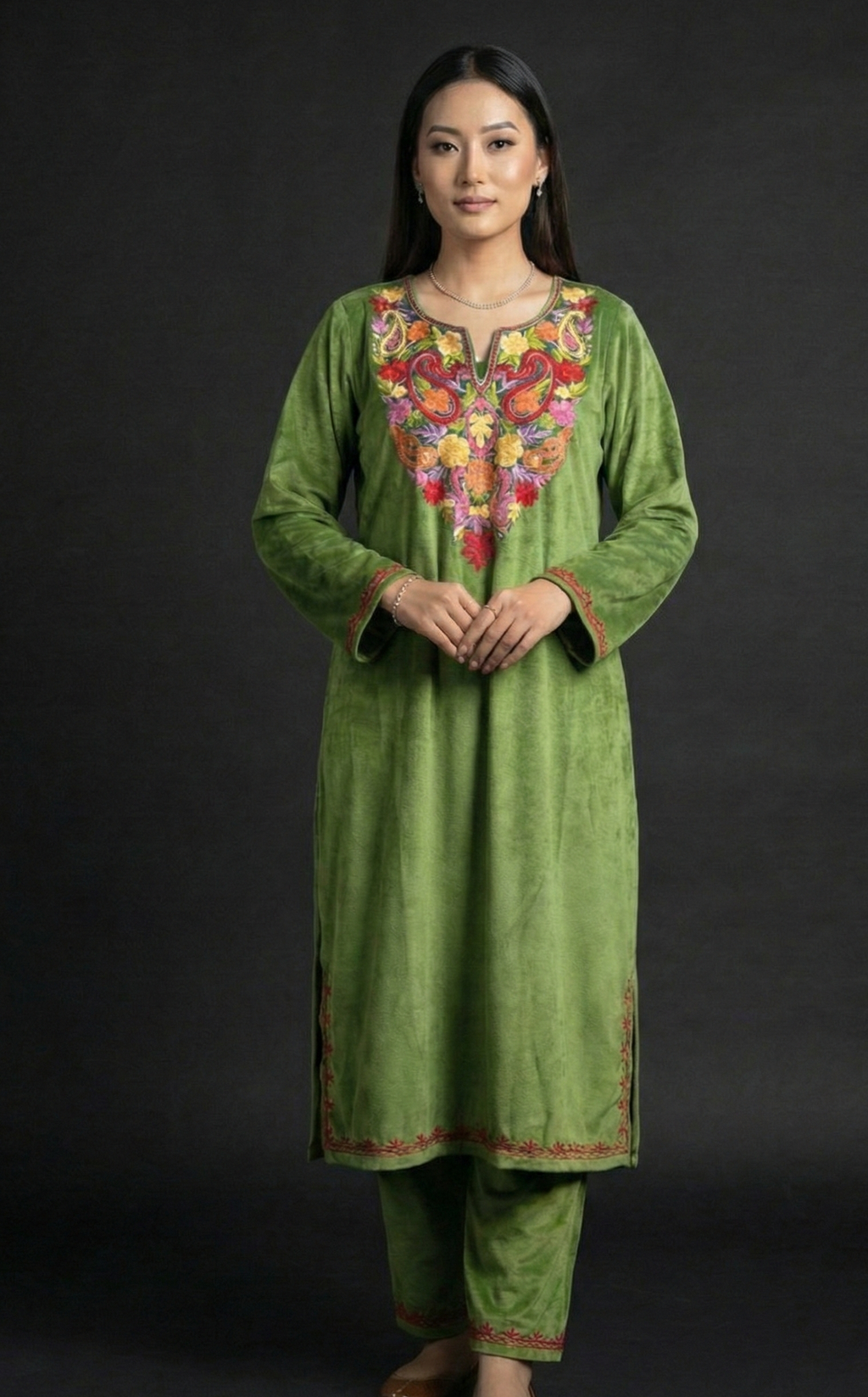 Parul – Embroidered Velvet Kurta Set with Dupatta (Green)