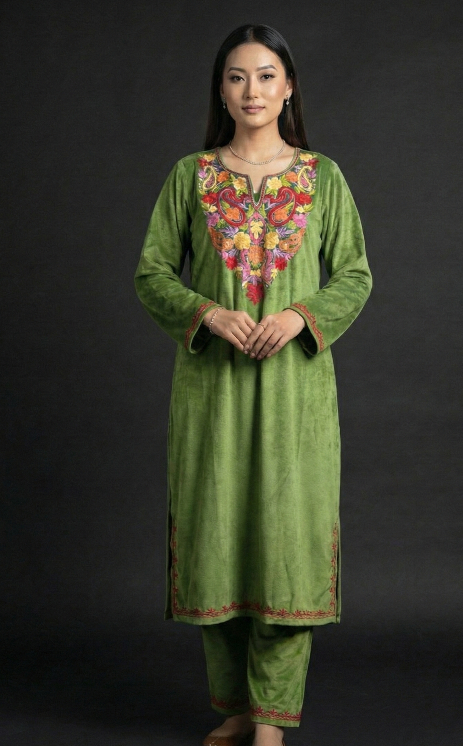 Parul – Embroidered Velvet Kurta Set with Dupatta (Green)