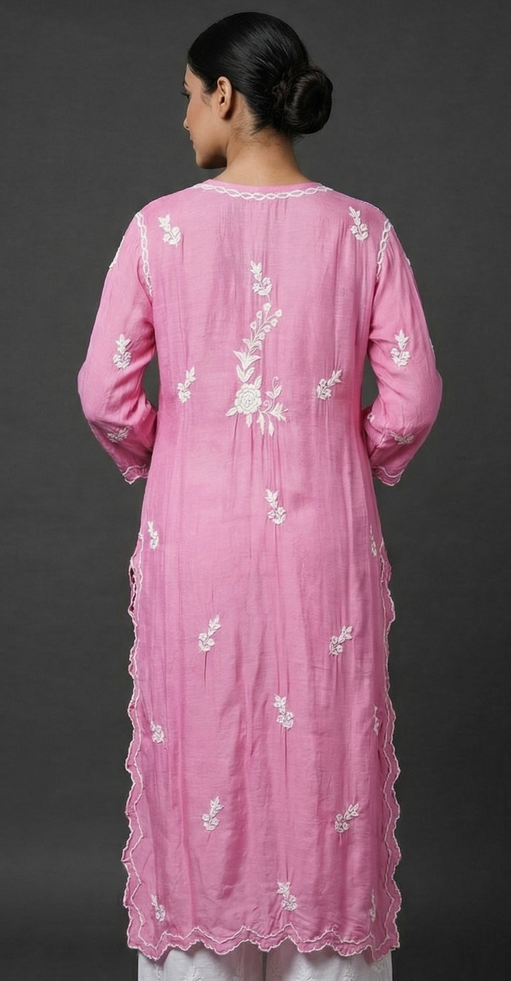 Saanvi – Floral Embroidered muslin Cotton Kurta