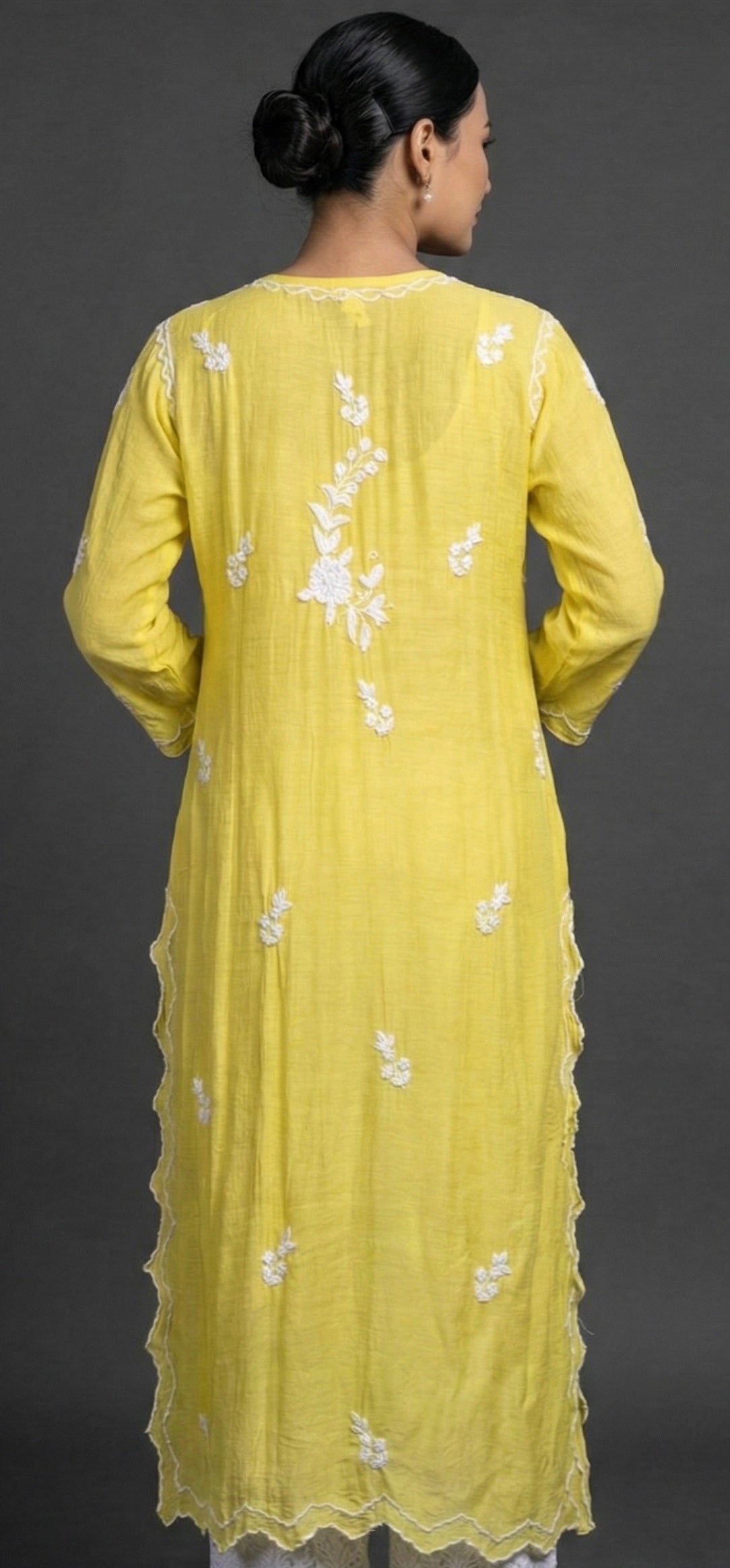 Saanvi – Floral Embroidered muslin Cotton Kurta