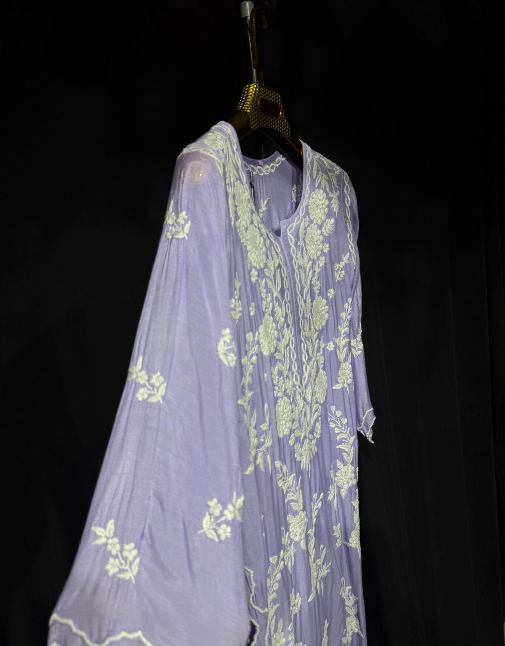 Saanvi – Floral Embroidered muslin Cotton Kurta