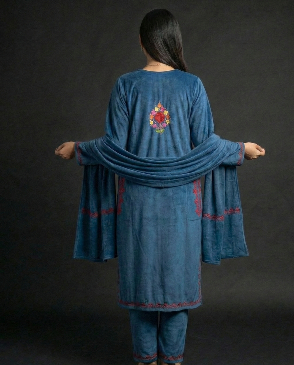 Parul – Embroidered Velvet Kurta Set with Dupatta (Azure Blue)
