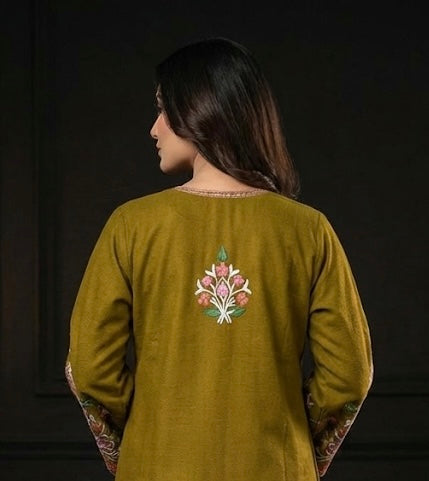 SANA Kashmiri Aari Embroidered Suit Set – Olive Green | Premium Wool Set (Kurta + Pant + Shawl)