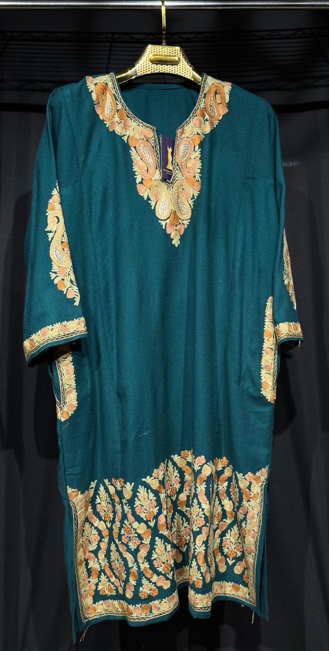 Riwaayat – Kashmiri Tilla & Aari Woollen Kurta Set
