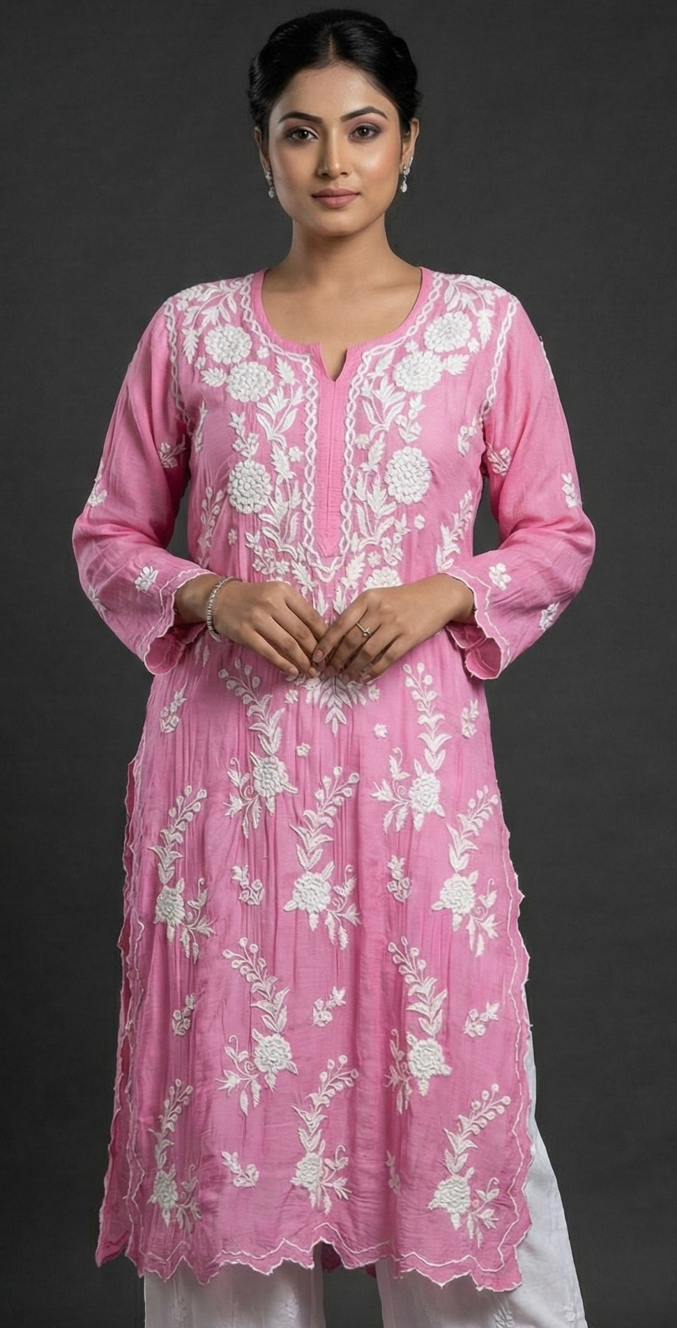 Saanvi – Floral Embroidered muslin Cotton Kurta