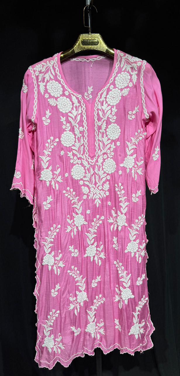 Saanvi – Floral Embroidered muslin Cotton Kurta