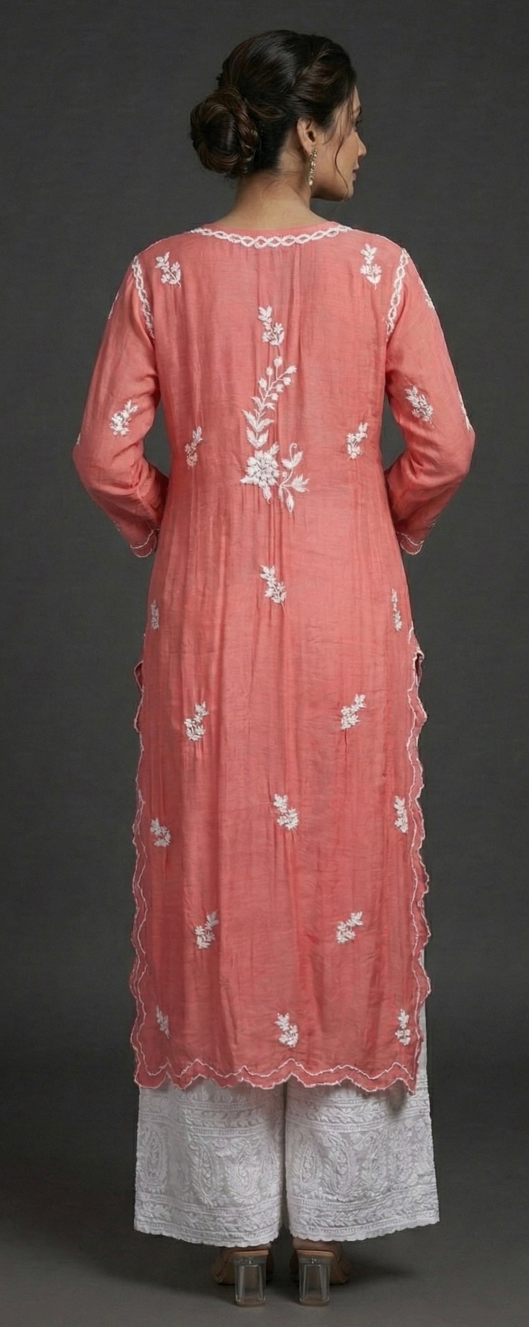 Saanvi – Floral Embroidered muslin Cotton Kurta