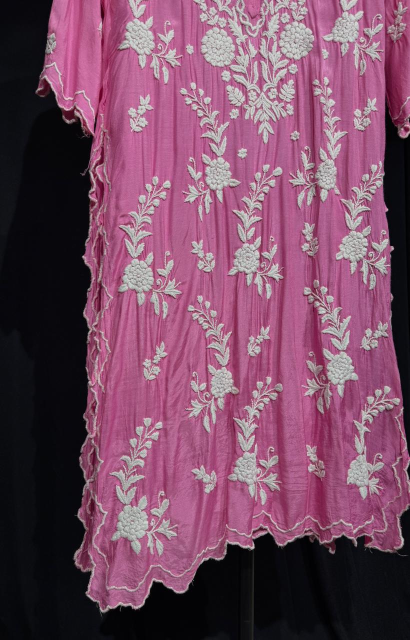 Saanvi – Floral Embroidered muslin Cotton Kurta