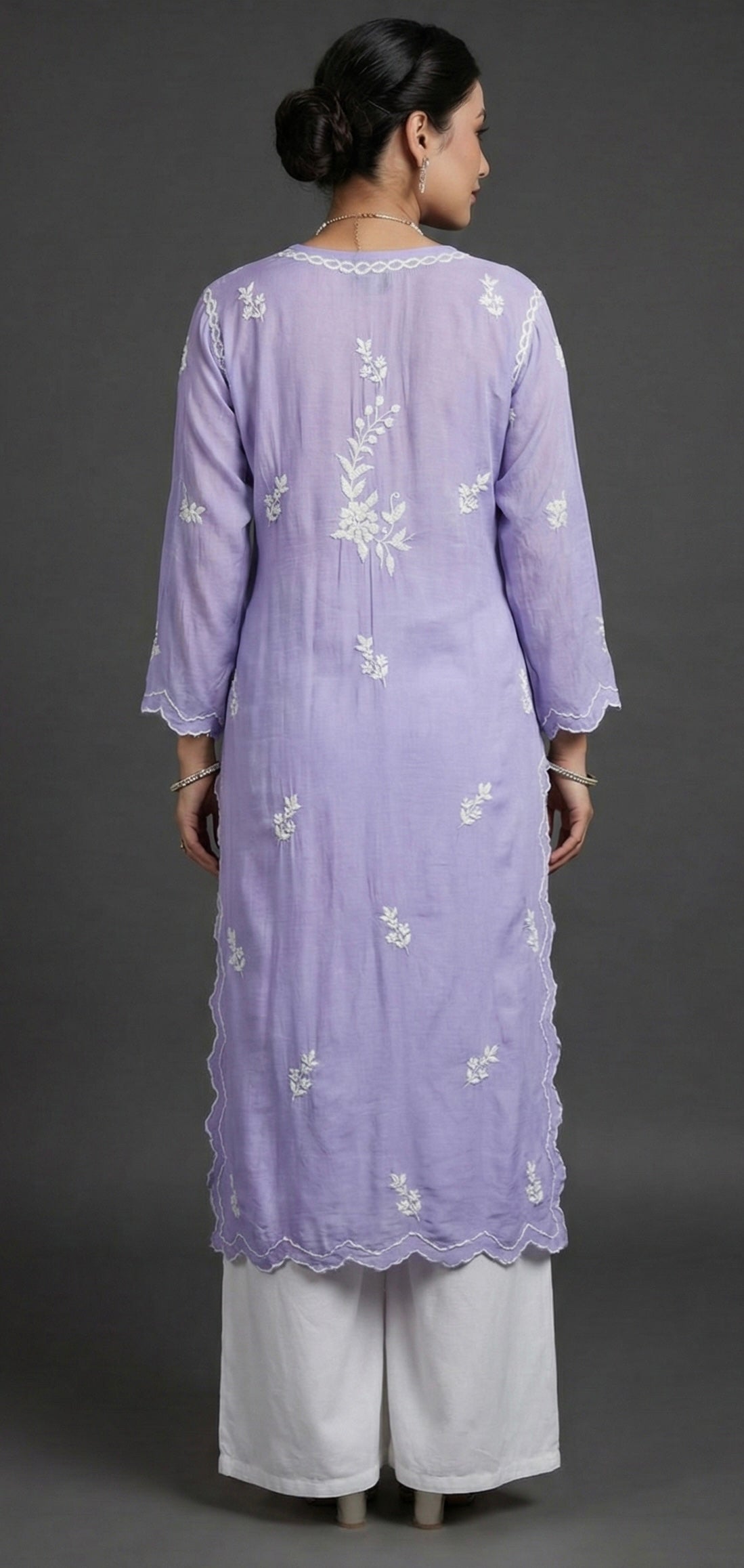 Saanvi – Floral Embroidered muslin Cotton Kurta