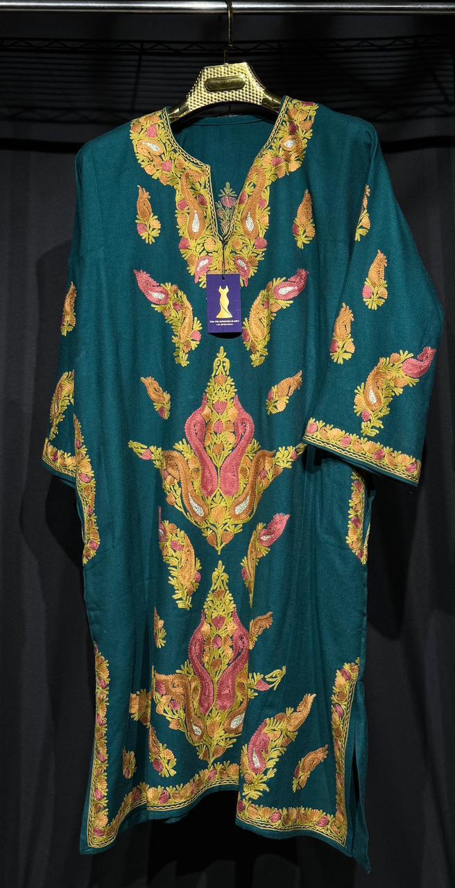 Zeenat – Kashmiri Tilla & Aari Woollen Kurta Set in green