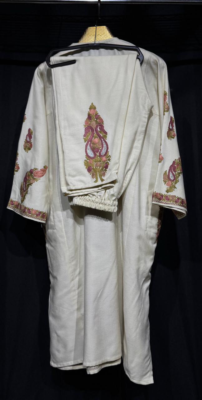 Zeenat – Kashmiri Tilla & Aari Woollen Kurta Set in pearl white