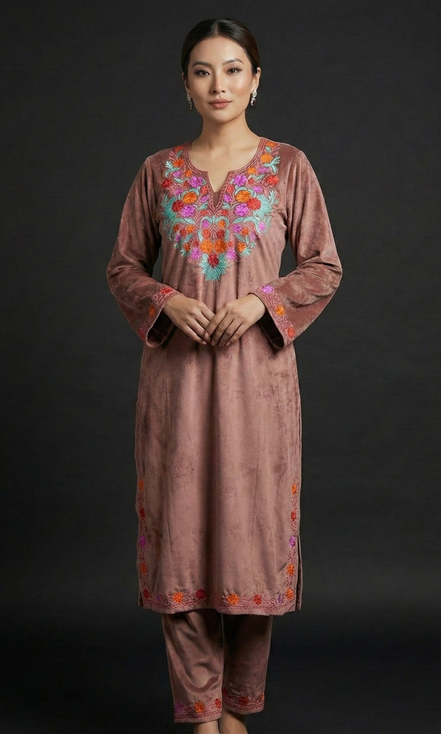 Aarohi – aari Embroidered Velvet 3-Piece Set