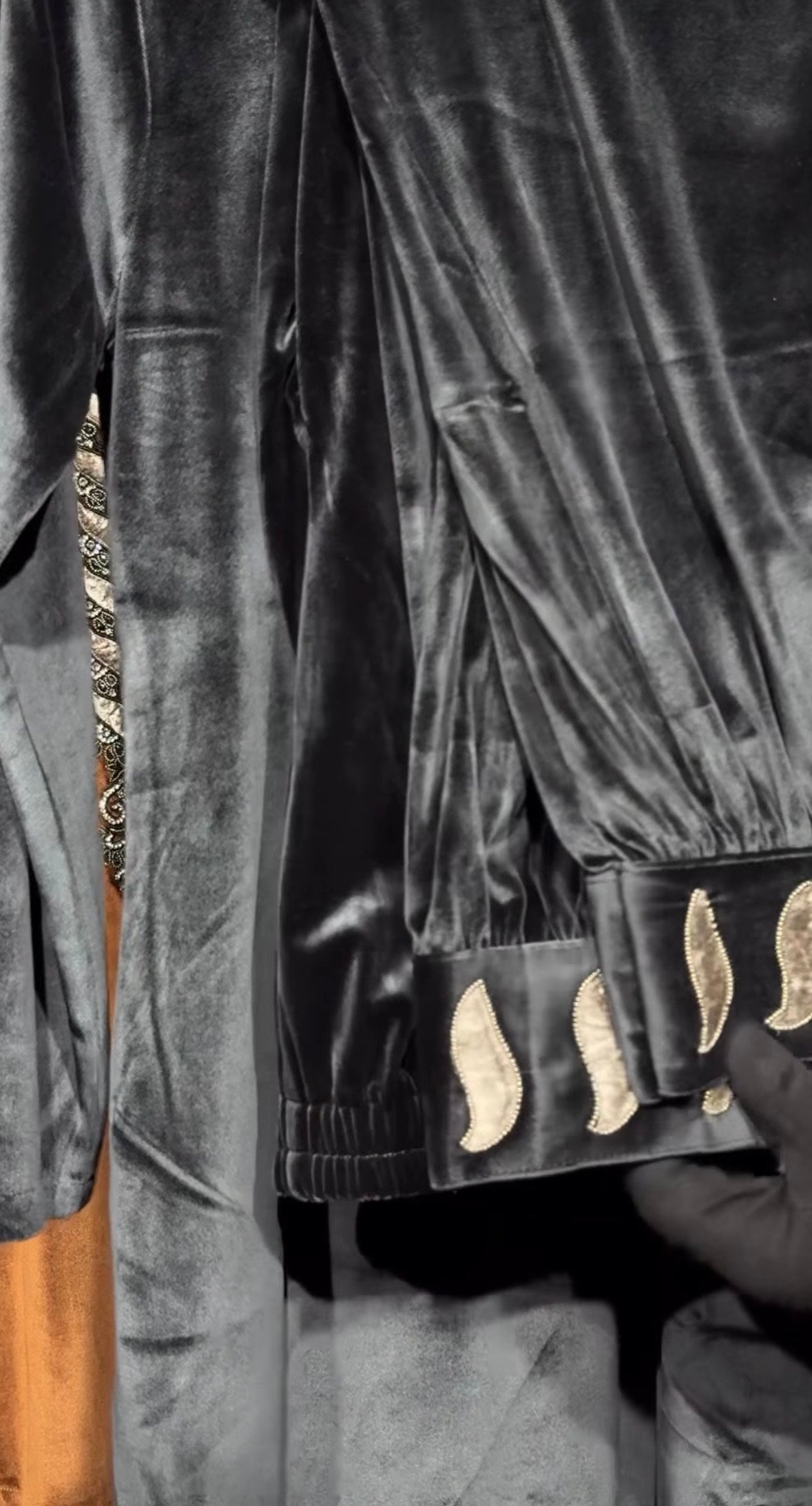 SERENA Velvet Embroidered Set