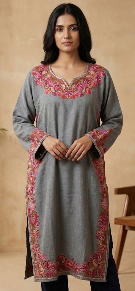 Aafreen Kashmiri Aari Kurta – Hand-Embroidered Grey Woollen Elegance