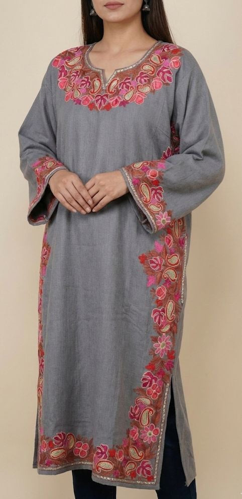 Aafreen Kashmiri Aari Kurta – Hand-Embroidered Grey Woollen Elegance